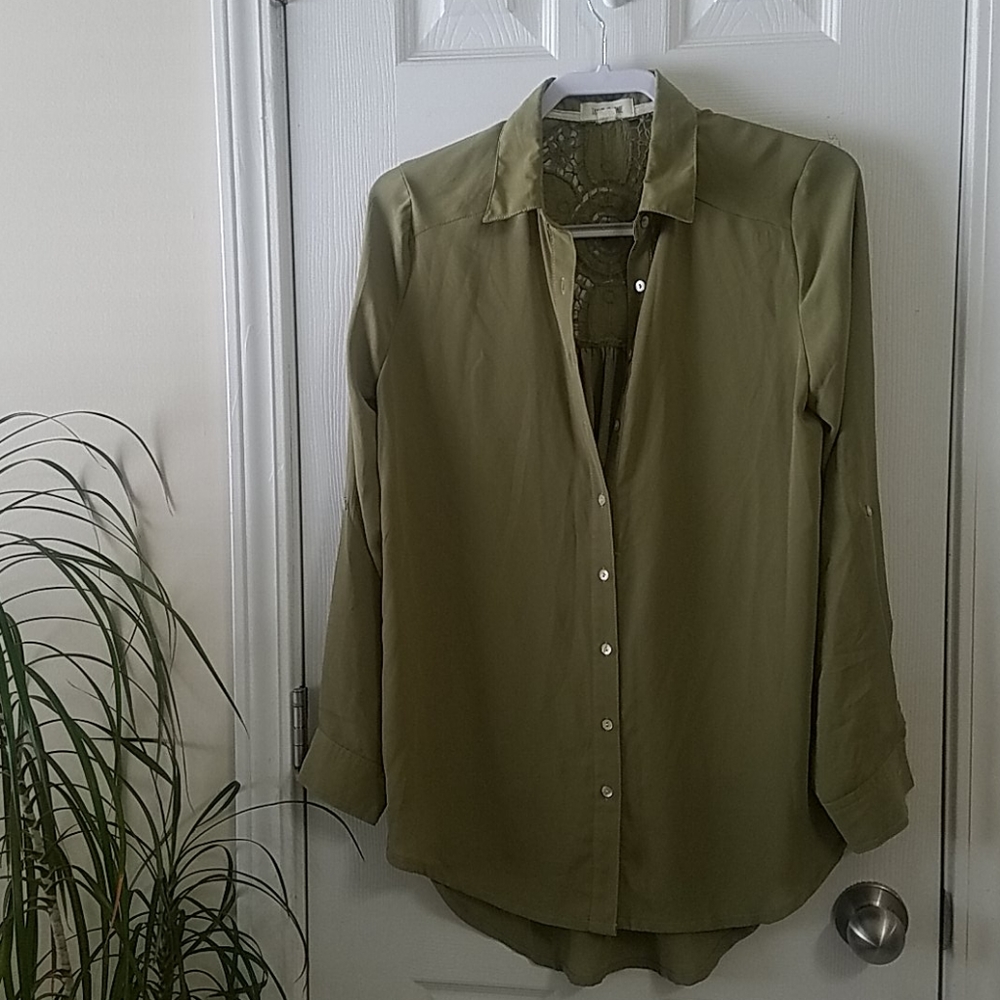 Taylor & Sage Button front blouse